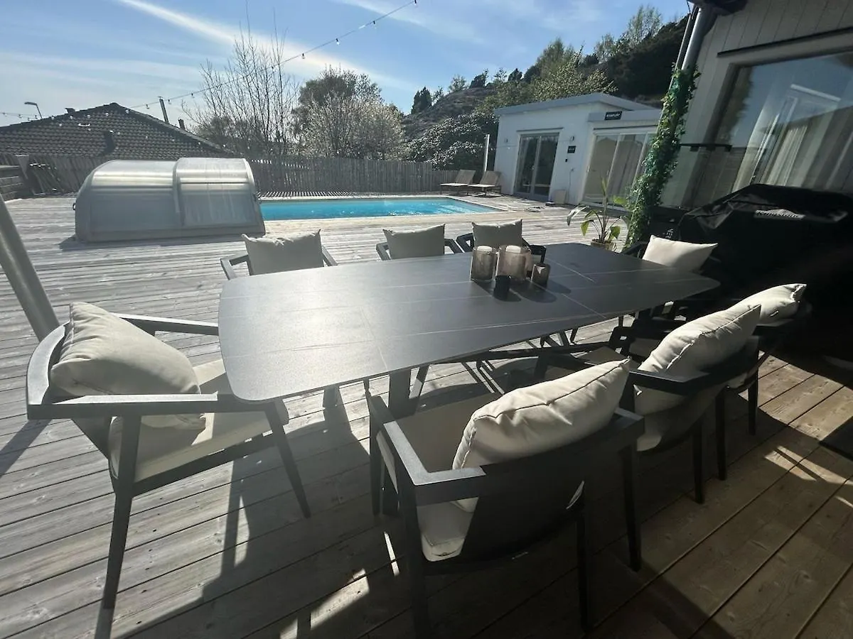 Villa House With Pool,Sea View & Walking Distance To Sea Bathing Göteborg